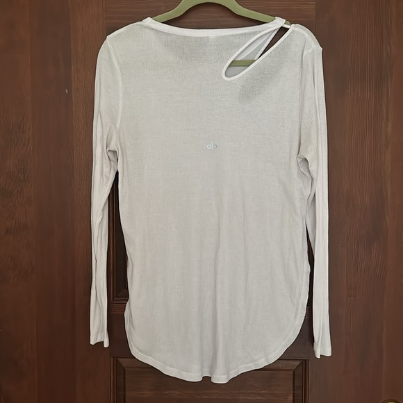 Alo Yoga Longsleeve top - Picture 2 of 5